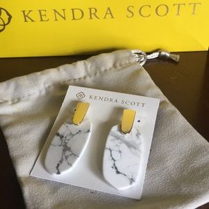 BRAND NEW Aragon Kendra Scott Earrings!!